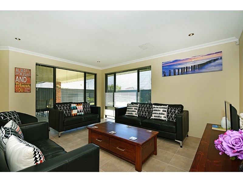82 Amethyst Parkway, Aveley WA 6069