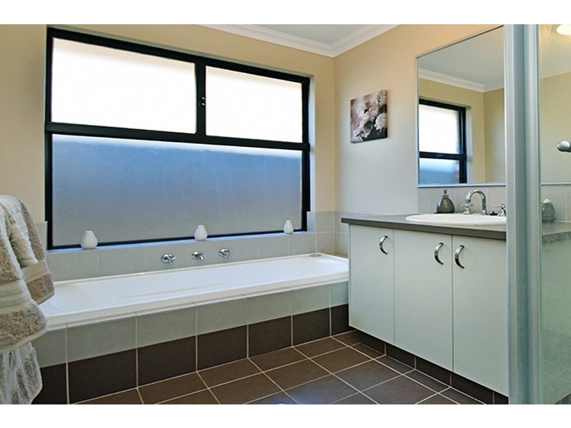 82 Amethyst Parkway, Aveley WA 6069