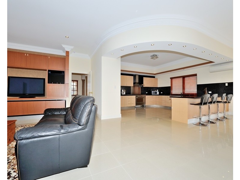 8 Manila Way, Aveley WA 6069