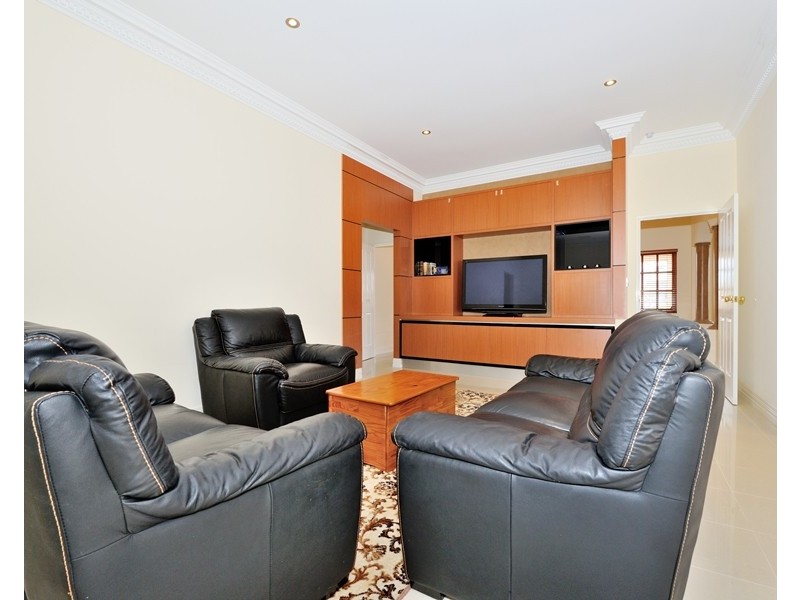 8 Manila Way, Aveley WA 6069