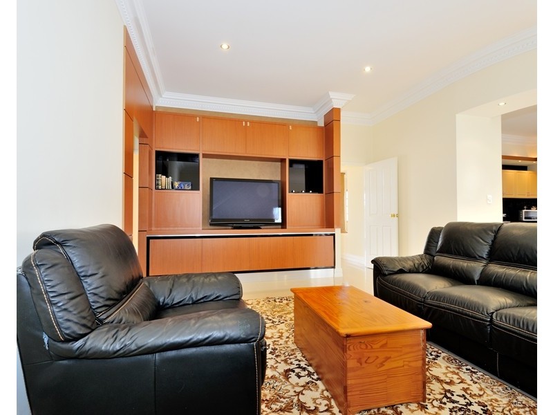 8 Manila Way, Aveley WA 6069