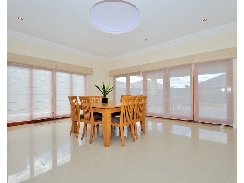 8 Manila Way, Aveley WA 6069