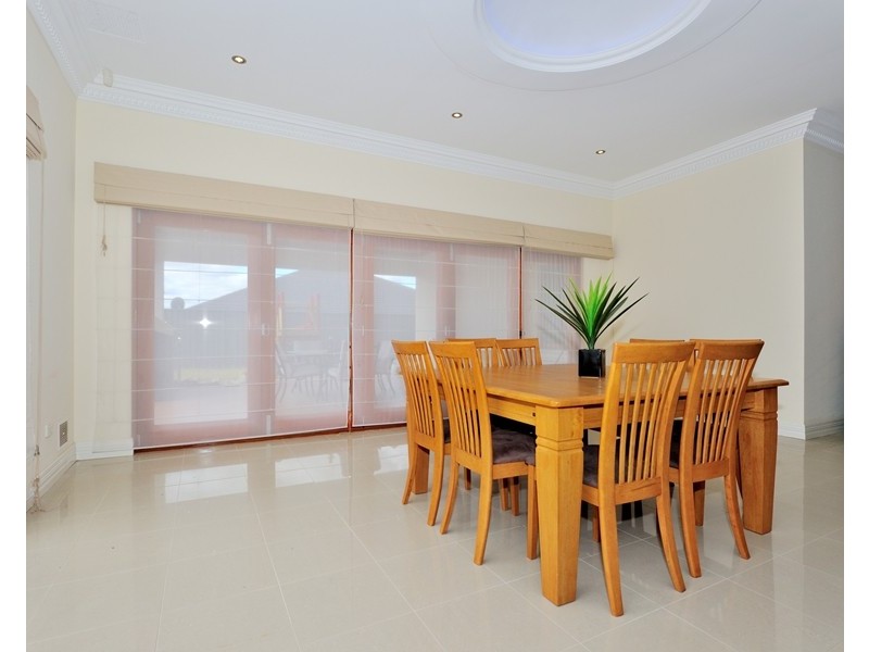 8 Manila Way, Aveley WA 6069