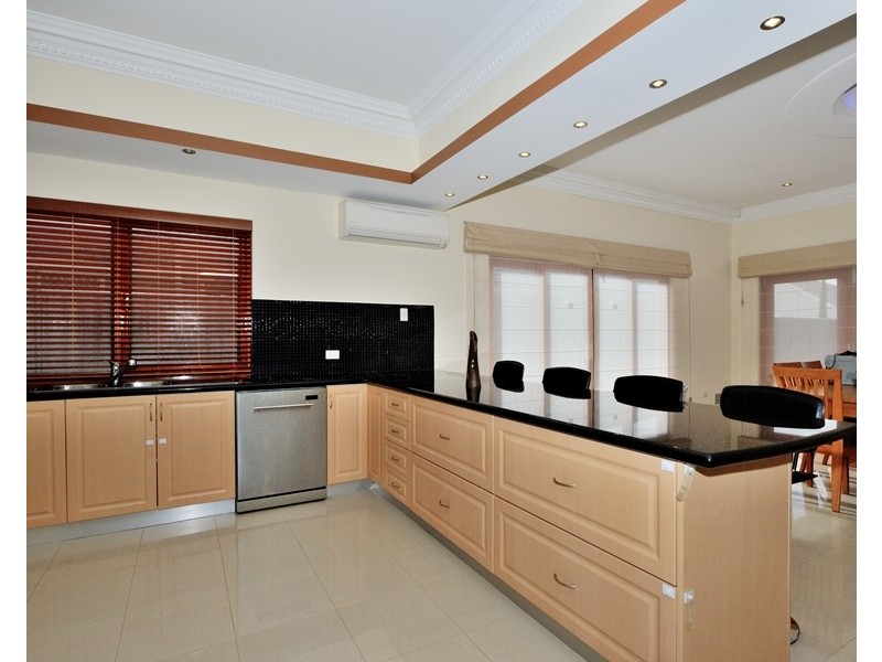 8 Manila Way, Aveley WA 6069