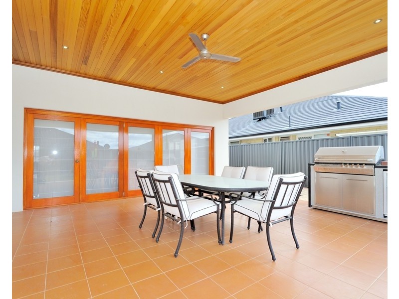 8 Manila Way, Aveley WA 6069