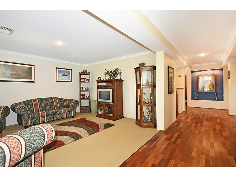 16 Brammall Bend, Aveley WA 6069