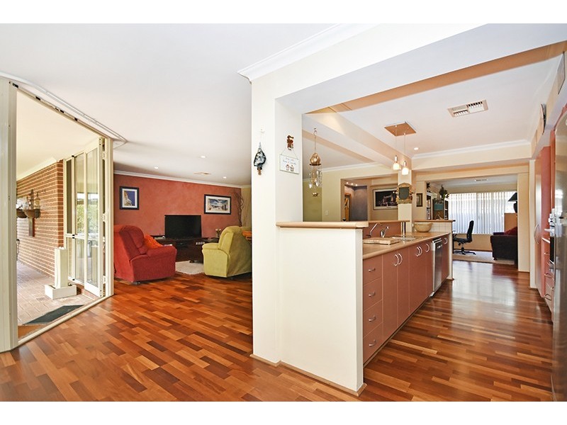 16 Brammall Bend, Aveley WA 6069