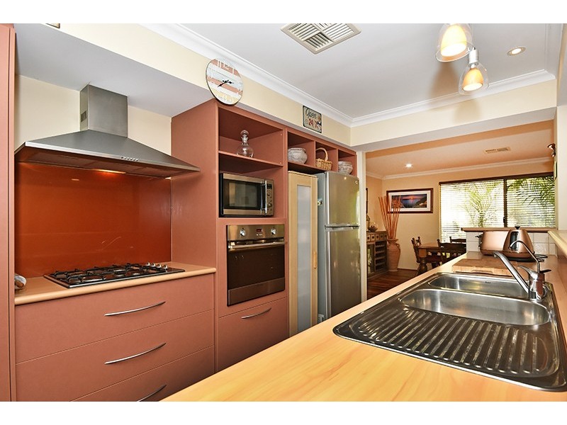 16 Brammall Bend, Aveley WA 6069