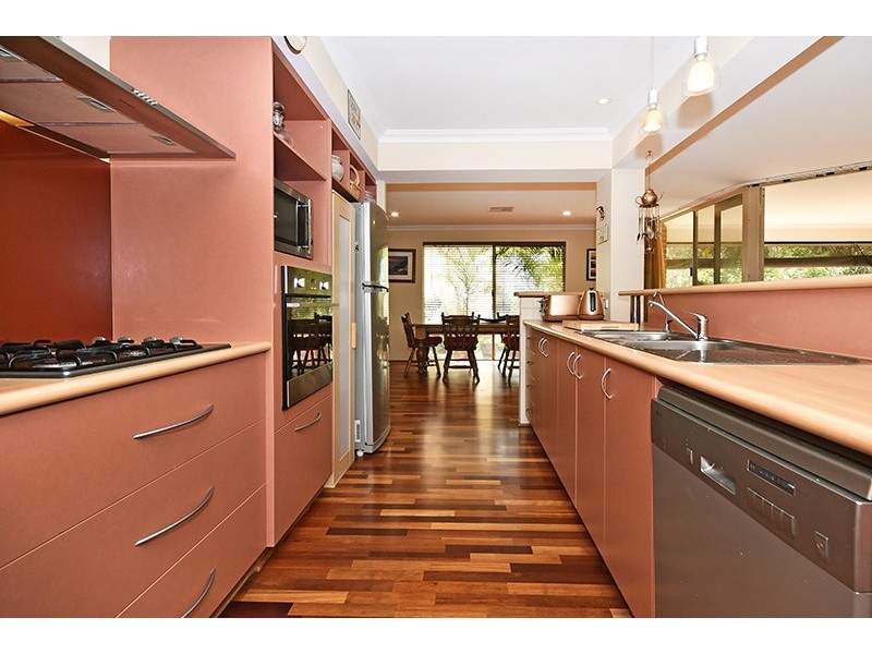 16 Brammall Bend, Aveley WA 6069