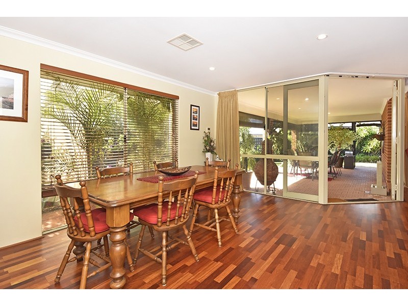 16 Brammall Bend, Aveley WA 6069