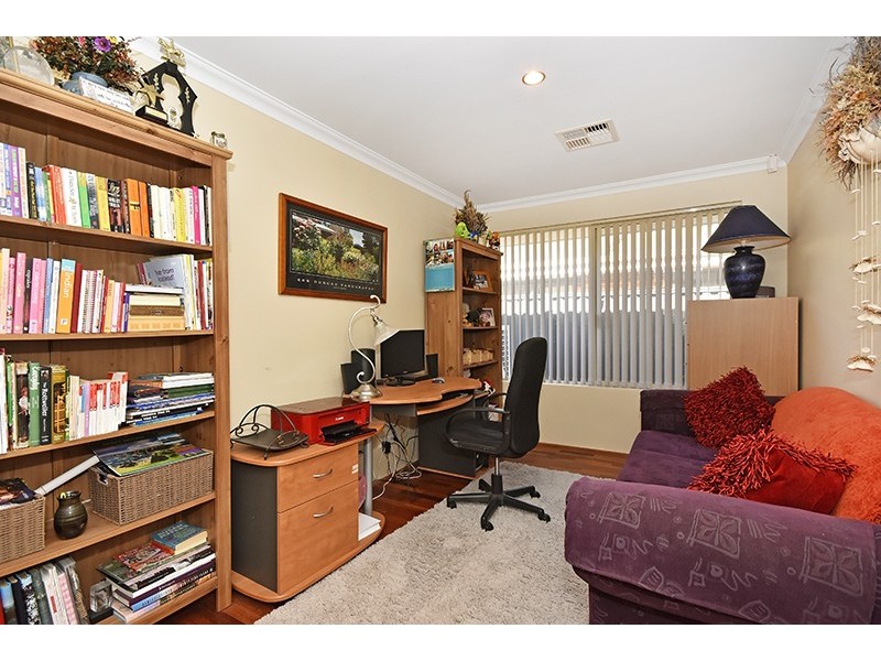 16 Brammall Bend, Aveley WA 6069