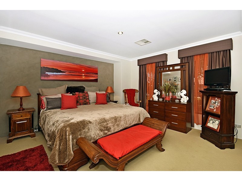 16 Brammall Bend, Aveley WA 6069