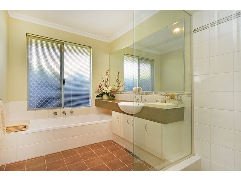 16 Brammall Bend, Aveley WA 6069