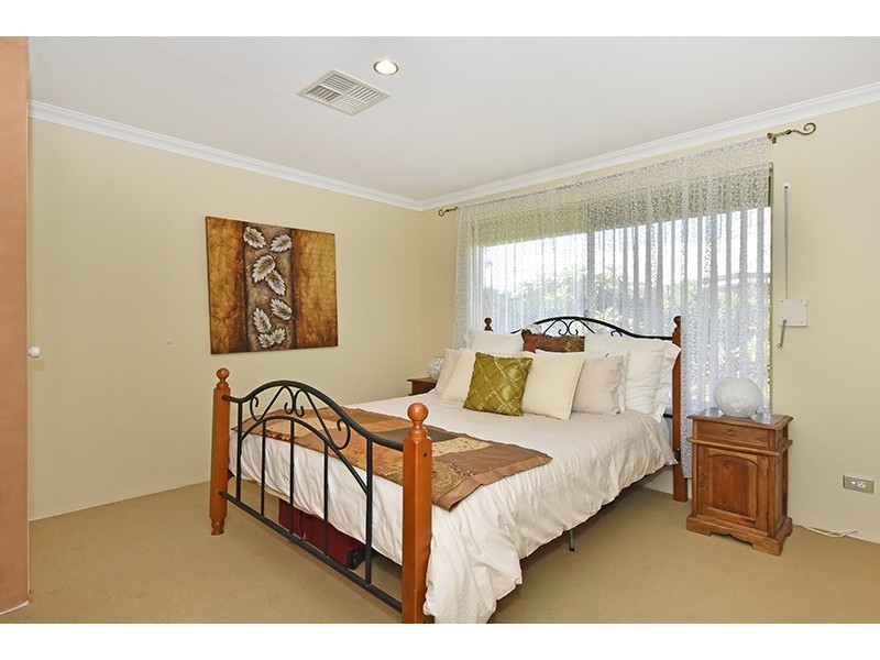 16 Brammall Bend, Aveley WA 6069