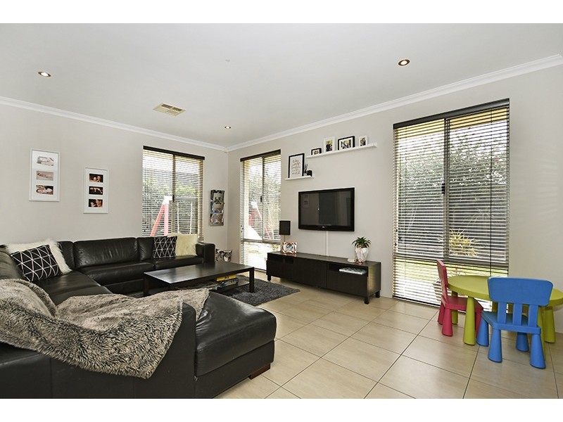 15 Brandalier Turn, Aveley WA 6069