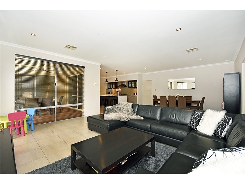 15 Brandalier Turn, Aveley WA 6069