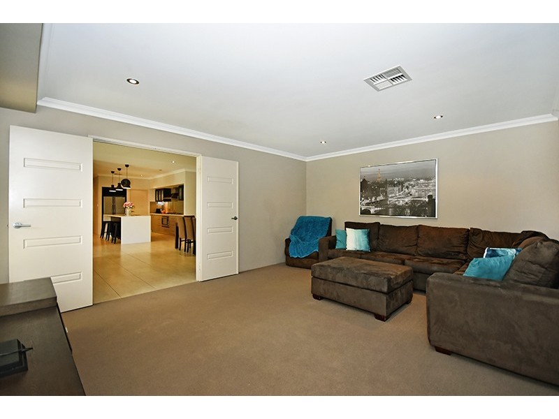 15 Brandalier Turn, Aveley WA 6069