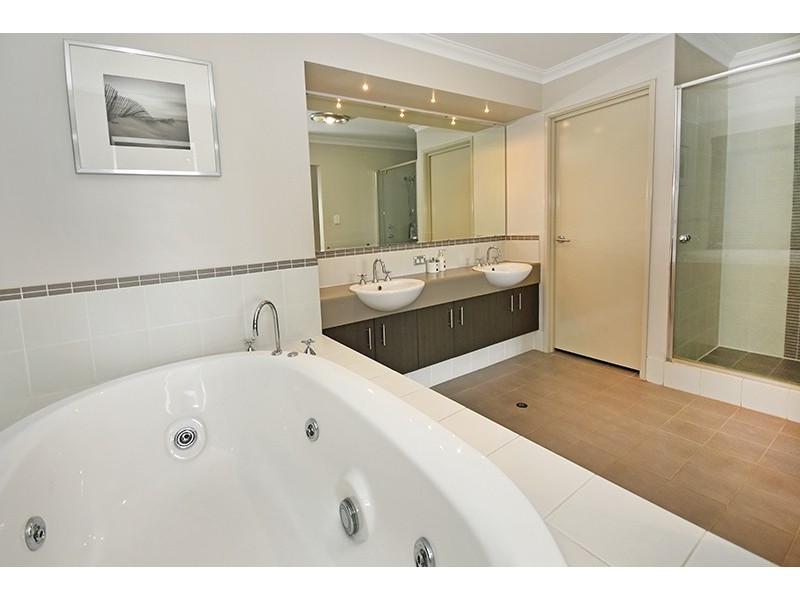 15 Brandalier Turn, Aveley WA 6069