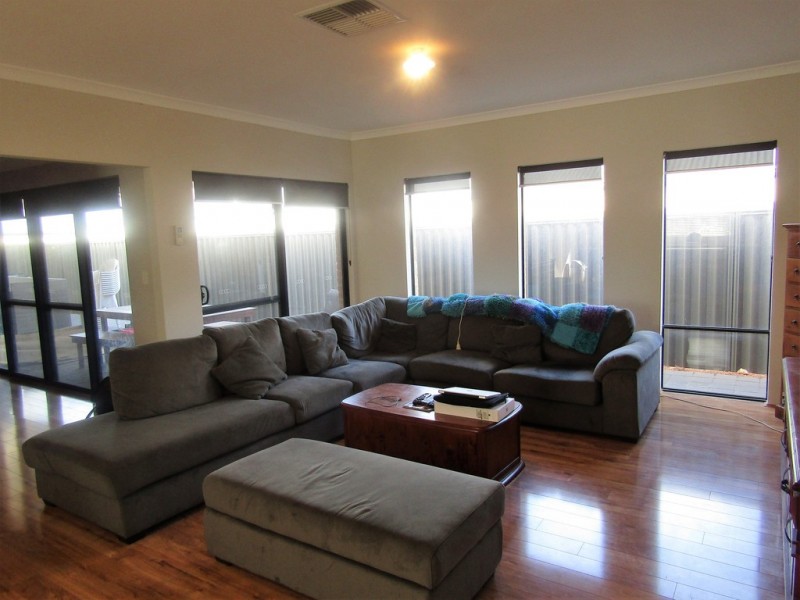 10 Beaumonde Grange, Aveley WA 6069