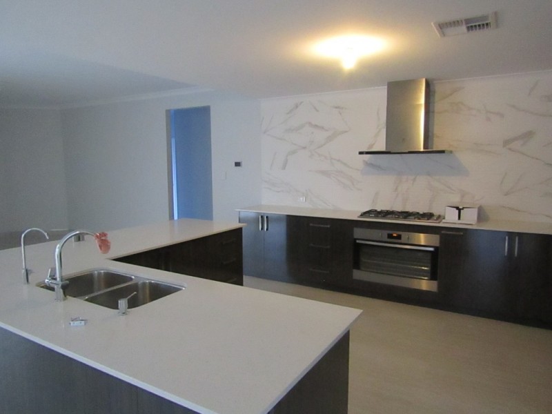 6 Covenham Crescent, Aveley WA 6069