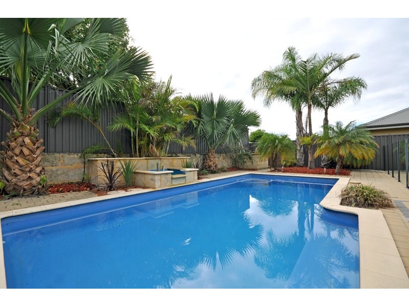 25 Wexcombe Way, Aveley WA 6069