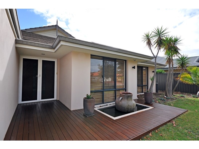 25 Wexcombe Way, Aveley WA 6069