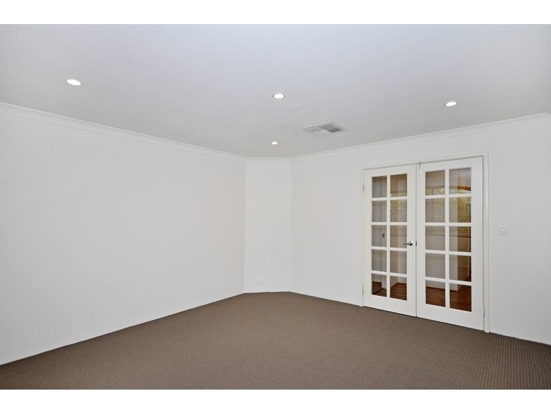 25 Wexcombe Way, Aveley WA 6069