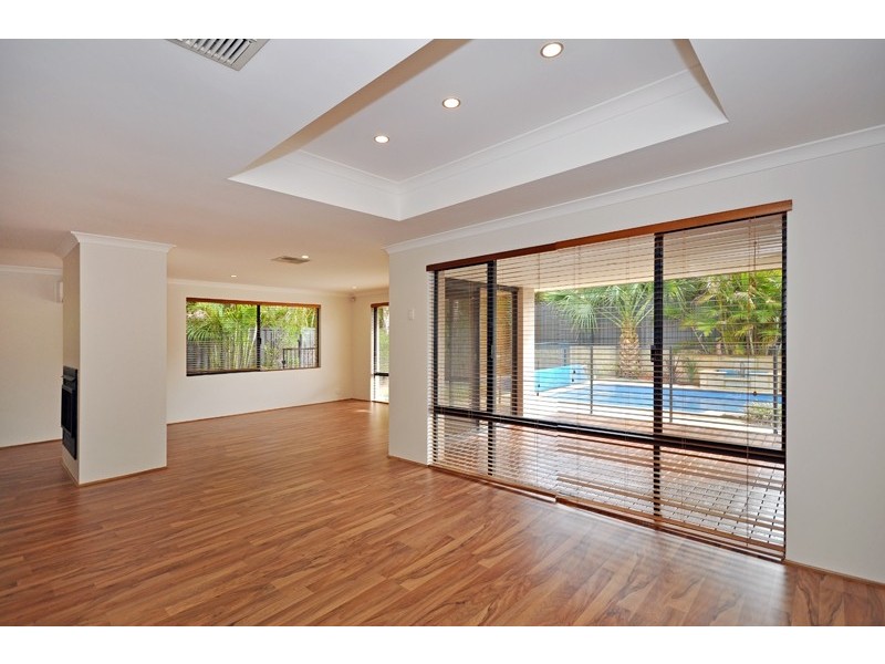 25 Wexcombe Way, Aveley WA 6069