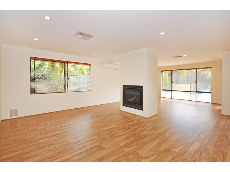 25 Wexcombe Way, Aveley WA 6069