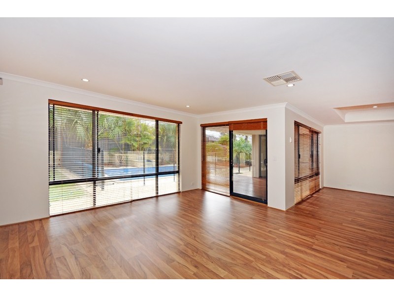 25 Wexcombe Way, Aveley WA 6069