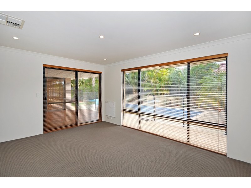 25 Wexcombe Way, Aveley WA 6069