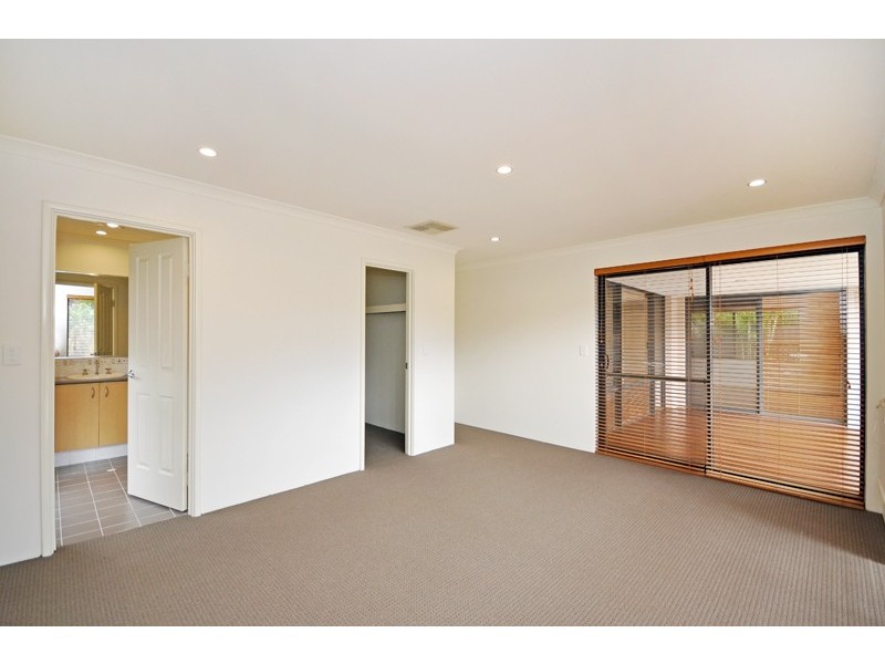 25 Wexcombe Way, Aveley WA 6069