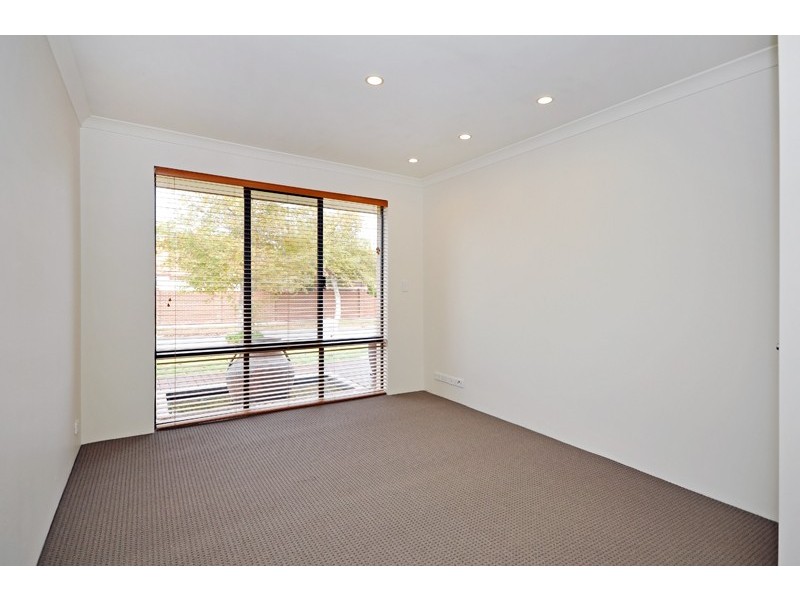 25 Wexcombe Way, Aveley WA 6069
