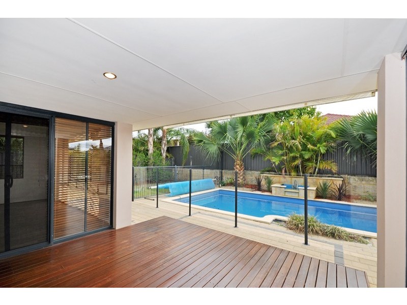 25 Wexcombe Way, Aveley WA 6069