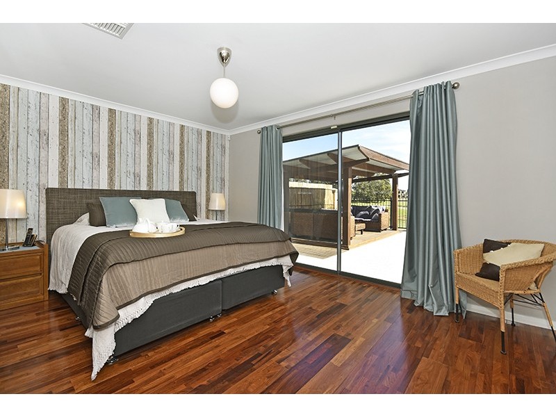 19 Carmen Circuit, The Vines WA 6069