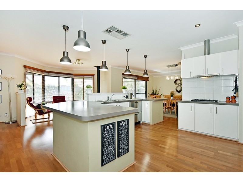 19 Devereux Crescent, Aveley WA 6069
