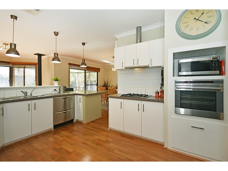 19 Devereux Crescent, Aveley WA 6069