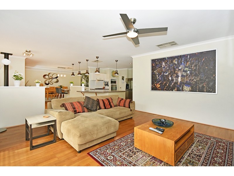 19 Devereux Crescent, Aveley WA 6069