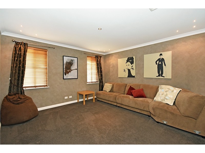 19 Devereux Crescent, Aveley WA 6069