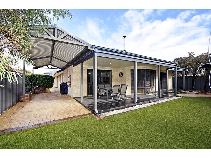 19 Devereux Crescent, Aveley WA 6069