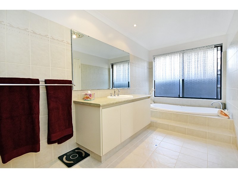 11 Mount House Way, Ellenbrook WA 6069