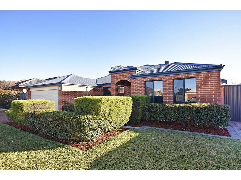 9 Travers Way, Aveley WA 6069