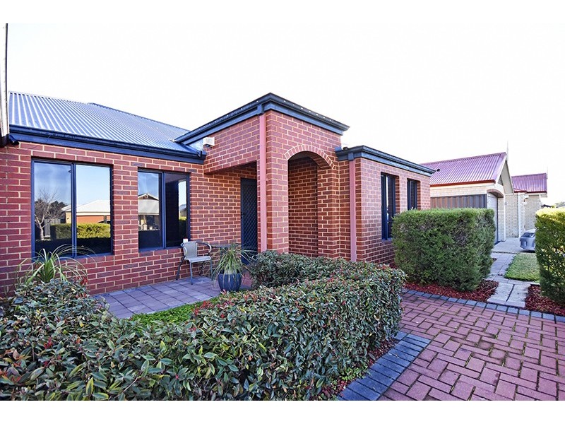 9 Travers Way, Aveley WA 6069