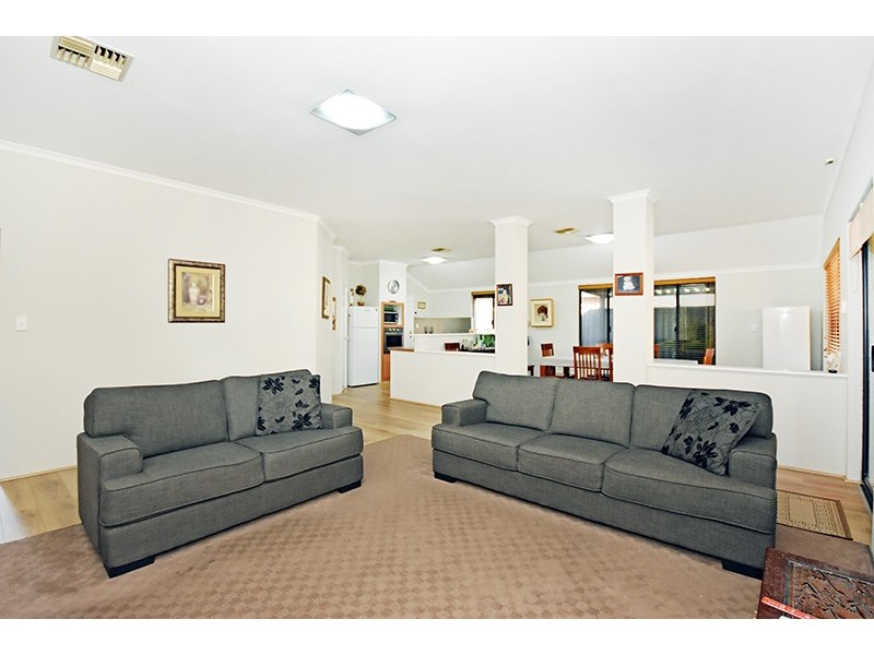 9 Travers Way, Aveley WA 6069