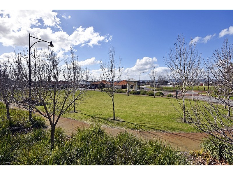 15 Koroit Way, Aveley WA 6069