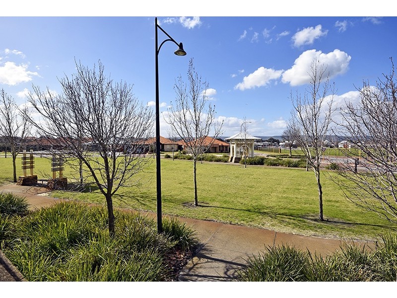 15 Koroit Way, Aveley WA 6069