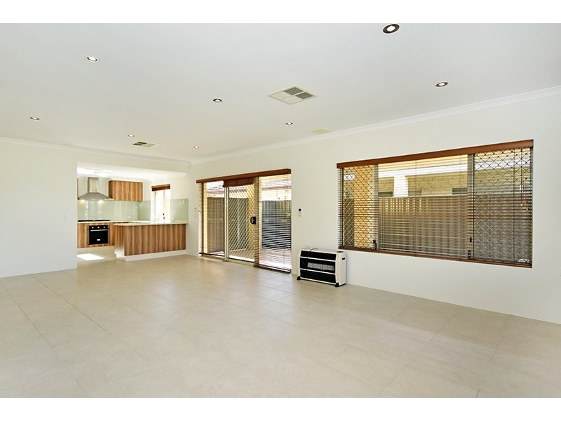 15 Koroit Way, Aveley WA 6069