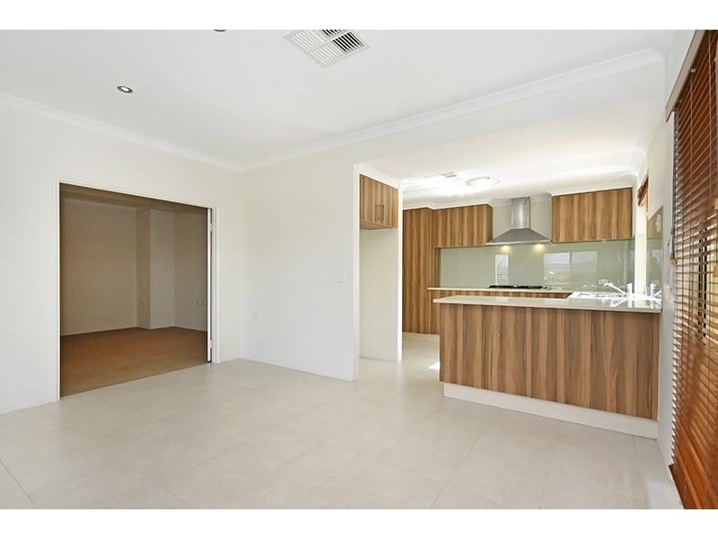 15 Koroit Way, Aveley WA 6069