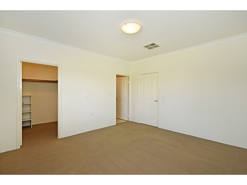 15 Koroit Way, Aveley WA 6069