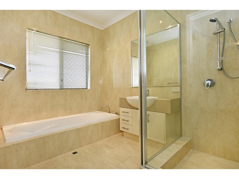 15 Koroit Way, Aveley WA 6069